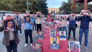 Une exposition contre la peine de mort à Genève met en lumière la crise des droits de l'homme en Iran